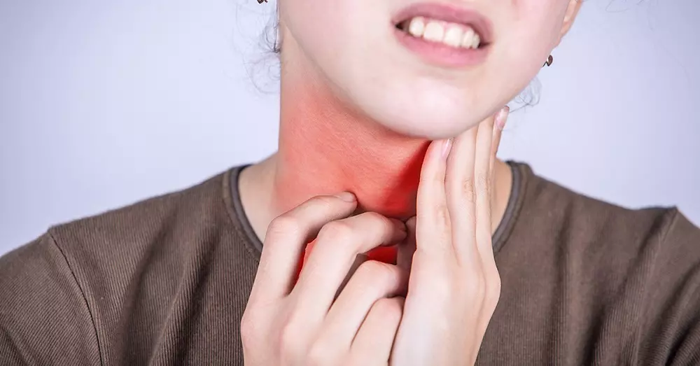 Tìm hiểu về đau cổ họng bên phải: Biết càng rõ chữa càng dễ